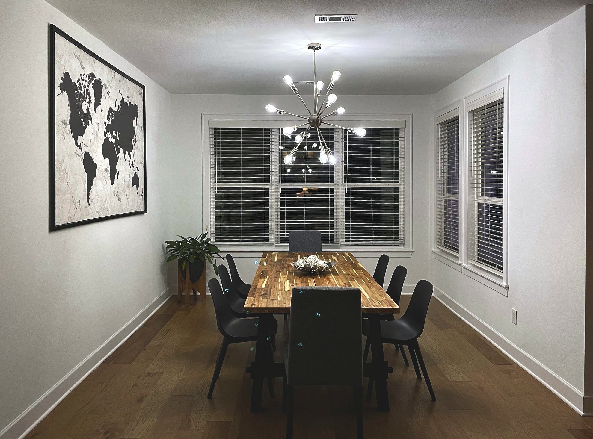 Dining room toward the back yard